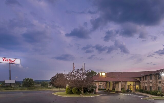 Red Roof Inn & Suites Hermitage