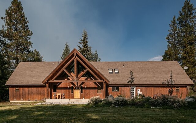 Serenity Pines Lodge in Shugart Flats