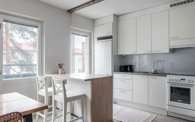 2BR Apt near Center with Free Parking
