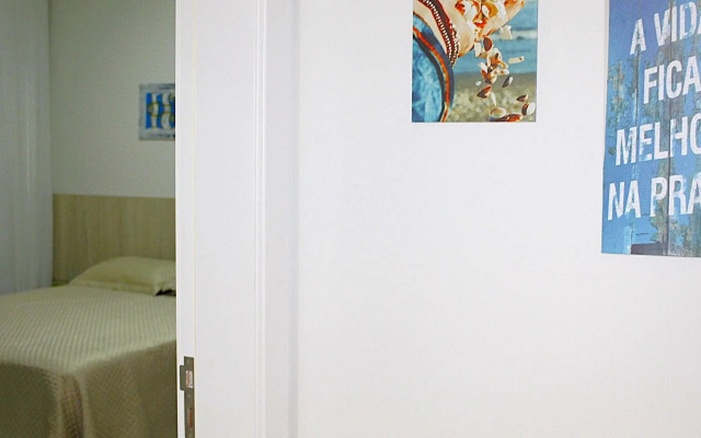 1077 Excelente opção com duas suítes no centro de Bombinhas