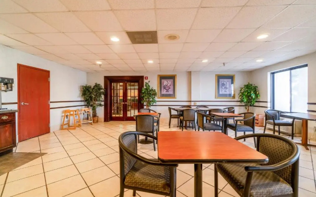 Ark Suites By OYO Jonesboro I-555