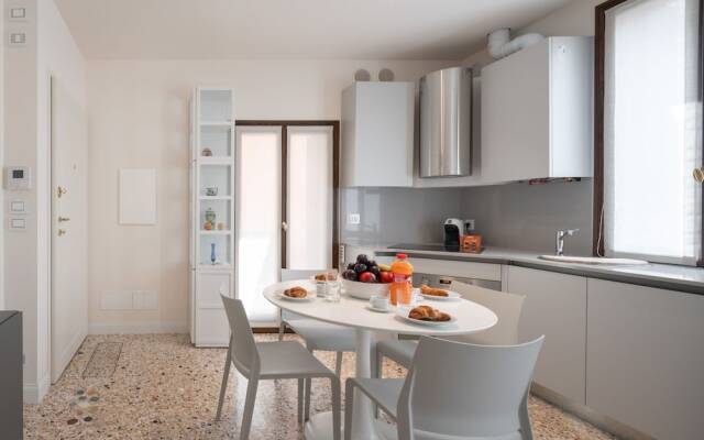 Ve.N.I.Ce Cera Remer Suite