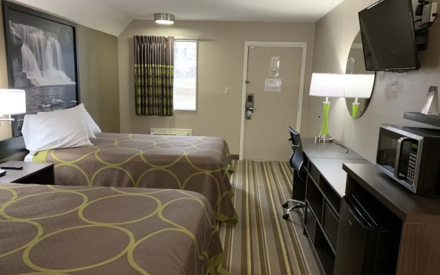 Super 8 By Wyndham Brownsburg