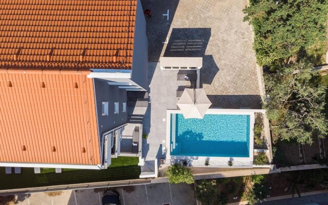 Summer Breeze Apartments