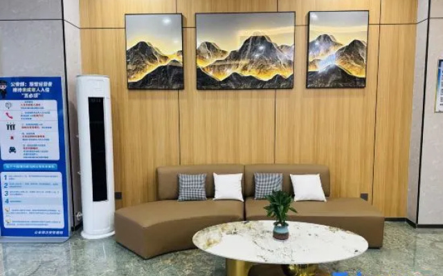 Yibai International Hotel (Zibo Wanxianghui Branch)