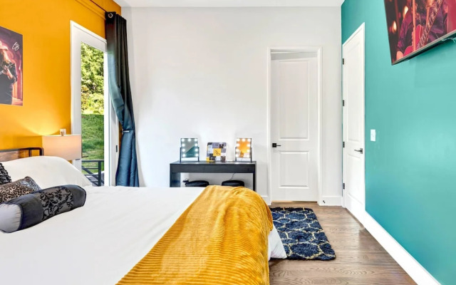 Speakeasy Rooftop Decks Hot Tub Karaoke