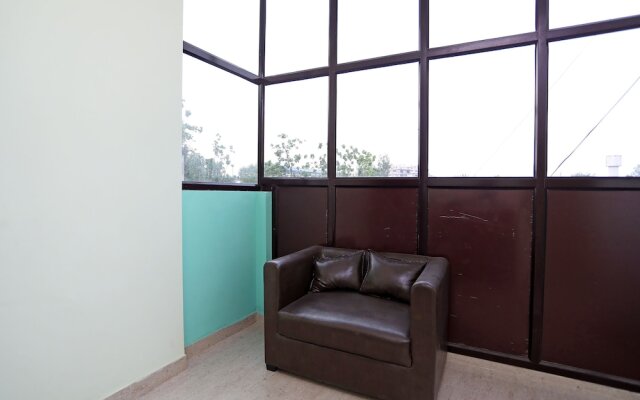 OYO 17293 Country Residency