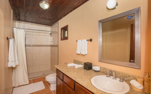 Caribbean Breeze 6b 2 Bedroom Condo by RedAwning