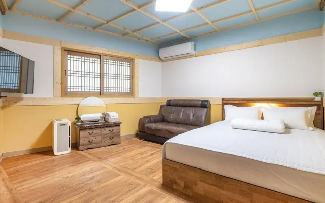 Gyeongju Gampo Byeolbit Hanok Pension