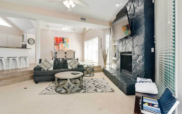 Pet-friendly Galveston Home w/ Wraparound Deck