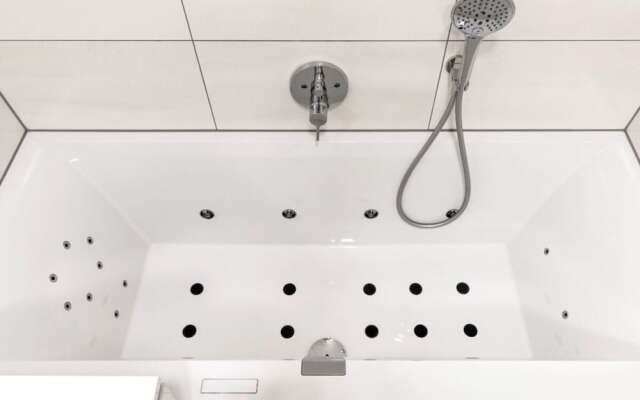 Mosel Sky Lounge With Loggia & Panoramic View