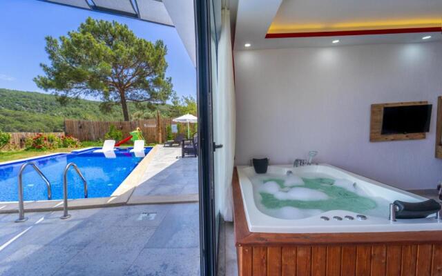 Luxury Villa With Jacuzzi in Kas