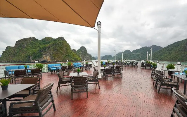 Paradise Grand Cruise Lan Ha Bay