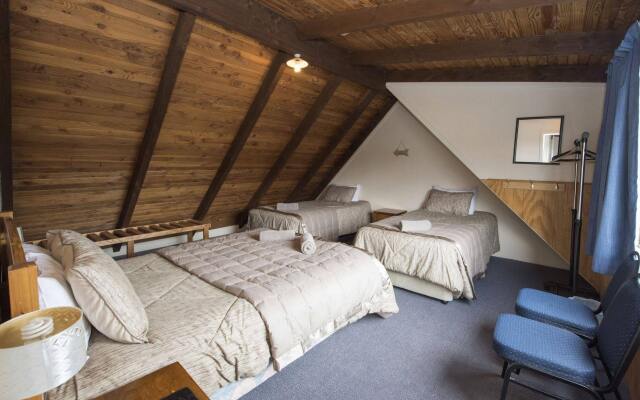 Adventure Lodge & Motel