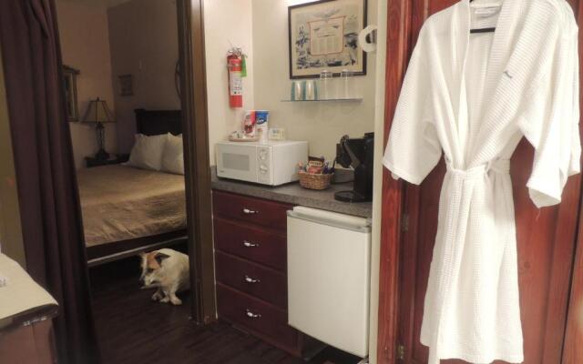 The Whispering Pines Inn Bed & Breakfast