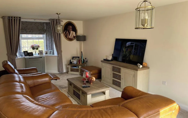 Comfortable 5 - Guest Abode - In Quiet Village