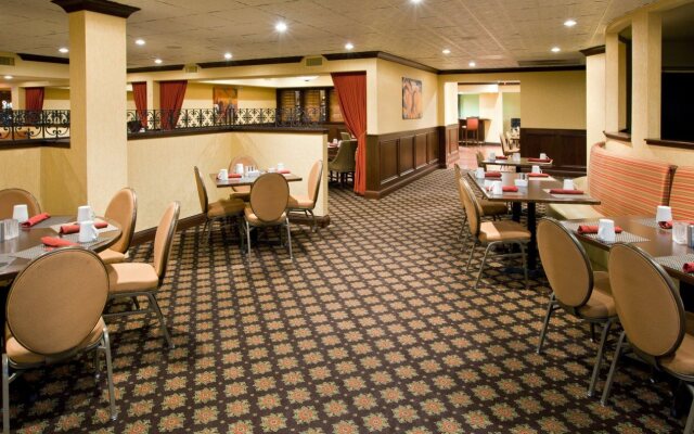 Crowne Plaza Louisville Airport Expo Ctr by IHG