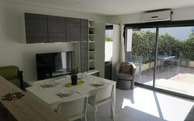 Appartement de standing avec belle terrasse 100m plages