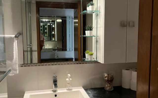 Stunning 1 Bedroom in Stunning Location - Mayfair Area