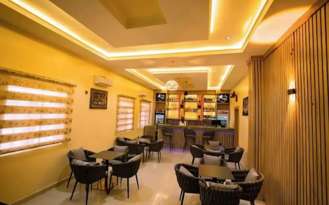 Aj'S Hotel And Suites