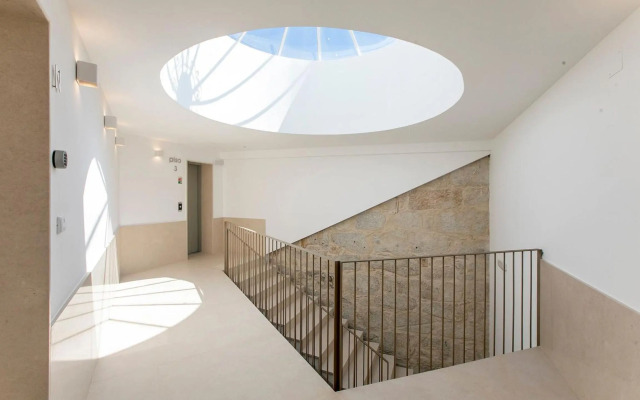 Luminous Premium Loft w/AC & Terrace by LovelyStay