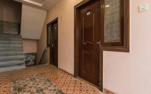 OYO 12161 Hotel Madhur Inn