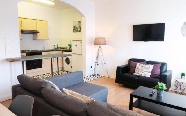 Space for groups, 10 mins from Queen St!