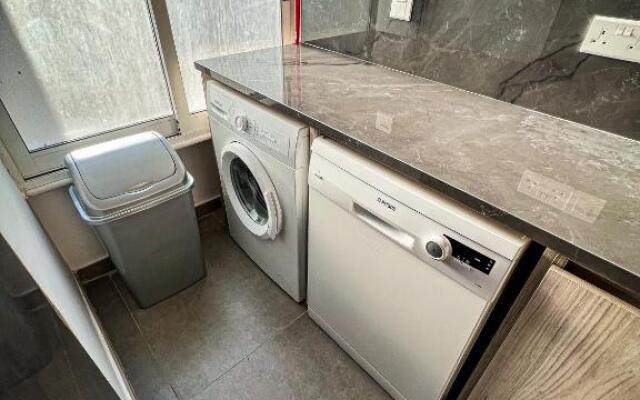 200M From Beach 2 Bedroom