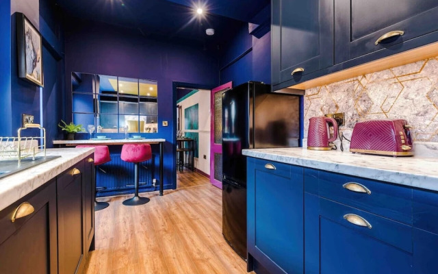 Large 5 Bedroom Home perfect for groups