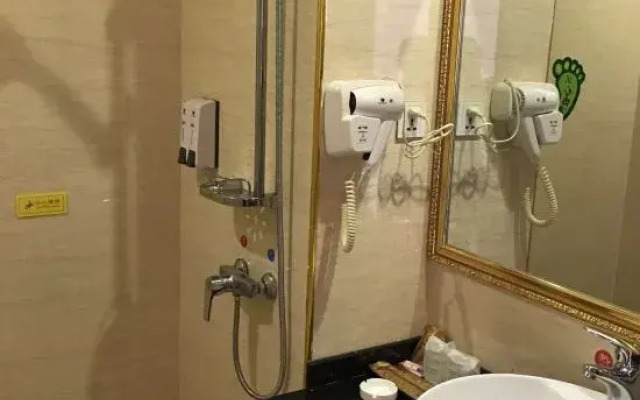 Dongxing Fuzhen Hotel