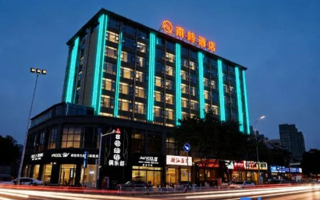 Nanqi Hotel (Baise Station Branch at Baise Uprising Memorial Hall) – Exterior – Baise