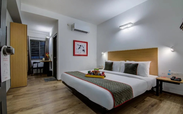 OYO Townhouse 042 Urvashi Theatre