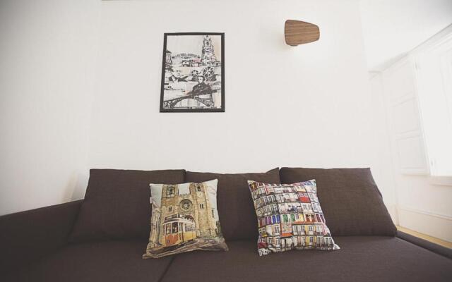 BmyGuest - Almada Garden Apartment