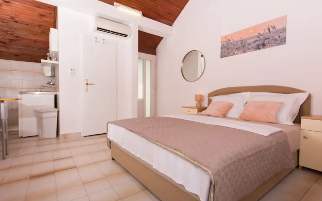 Quaint Holiday Home in Mastrinka With Balcony