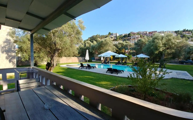 Villa *FRYNI*/5' from sea & center/Mountain View