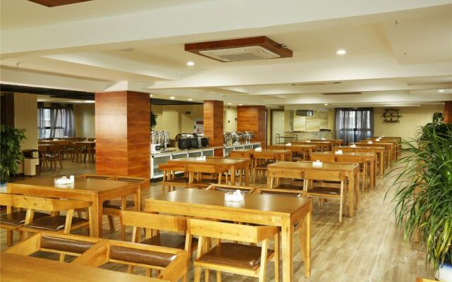 Caifu Holiday Hotel
