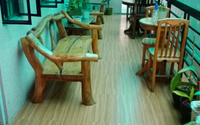 Reddoorz Hostel @ Faes Transient House