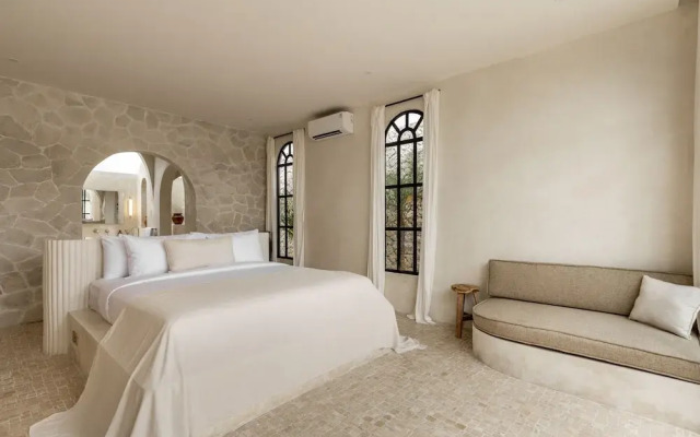 Luxe & Unique honeymoon Bocami Suites- 2 by OriVista