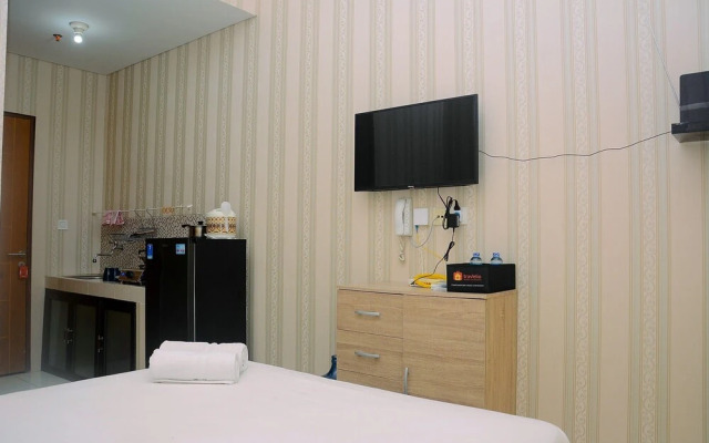 Fully Furnished Studio with Queen Bed at Dave Apartment
