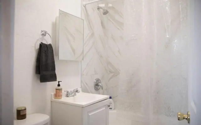 Charming Studio in Beverly Boulevard! Sleeps 2!