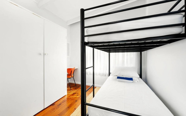 SUMMERDAZE Hyams Beach 4pm check out Sundays except Peak season