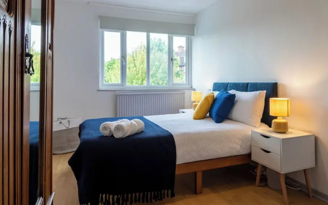 Captivating 3-bed House in London