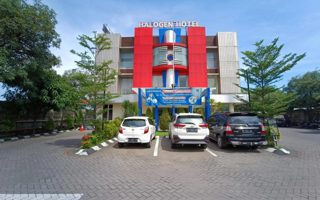 Halogen Hotel