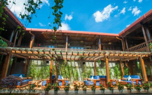 Lijiang Qupin Life Inn (East Gate Branch of Shuhe Ancient Town)