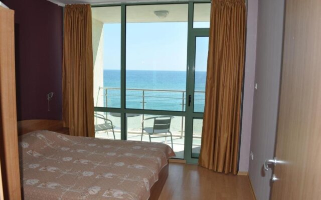 ON THE BEACH APARTMENTS Kabakum