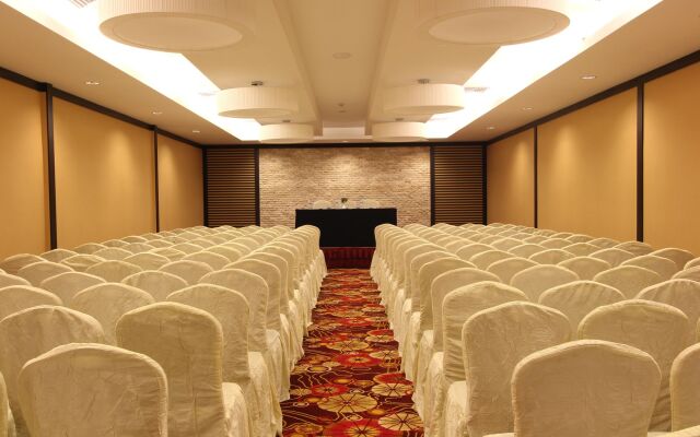 Harmoni Suites Hotel