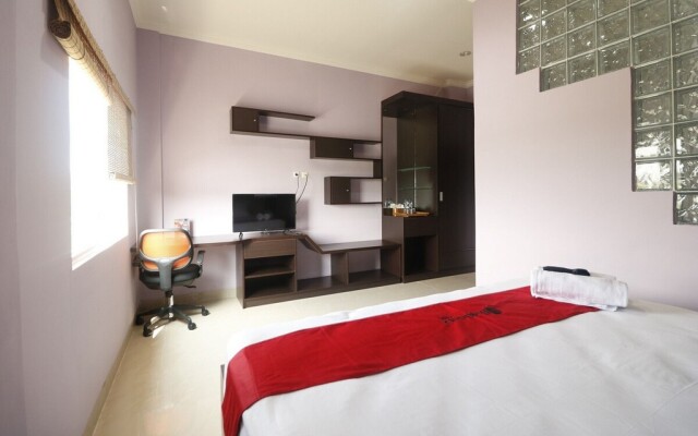 RedDoorz @ myRoom UMY