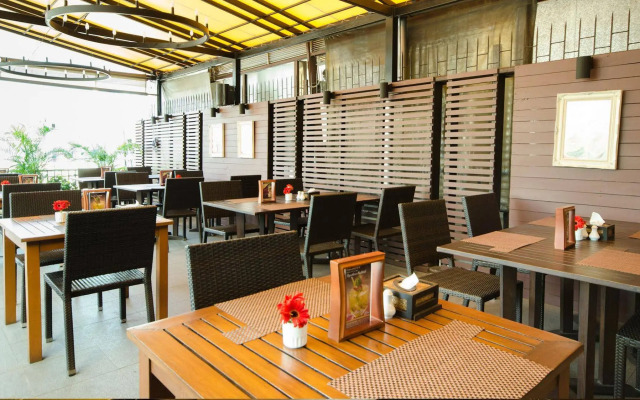 The StandardX Bangkok Phra Arthit