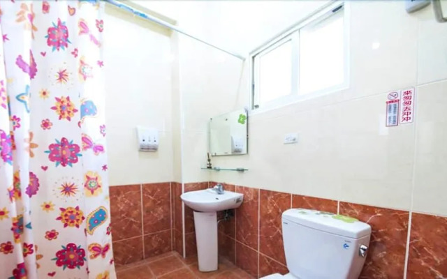 Hualien Train Station Backpackers Hostel