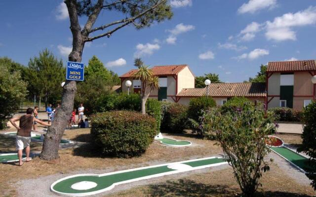 Maisonnette 5 personnes dans résidence avec piscine